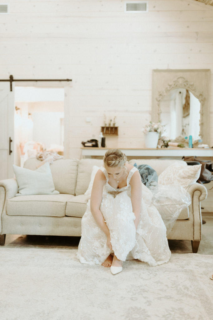 Amanda getting ready in the bridal suite at Cranford Hollow.