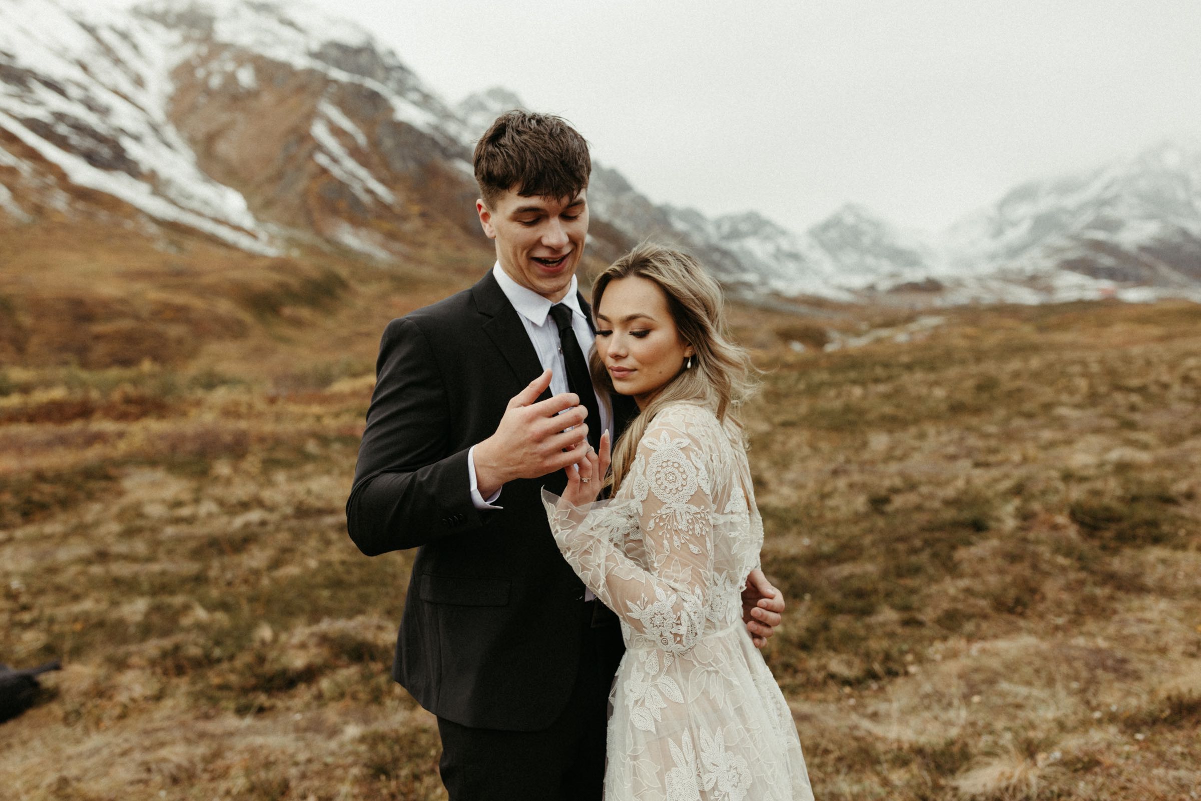 Alaska elopement at the Hatchers Pass Lodge