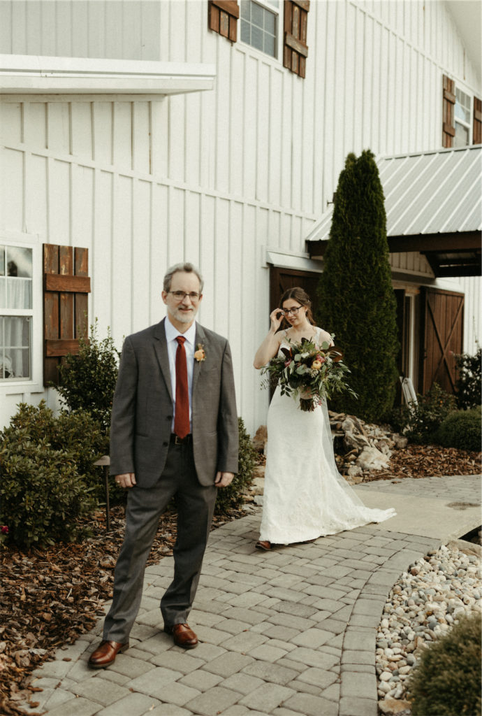 Bride walking to her dad during her fall wedding