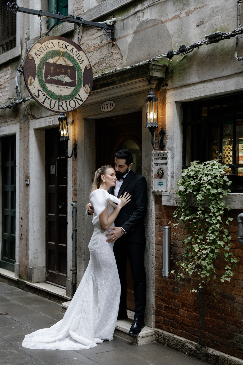 A couple snuggled up next to a pub in Italy.